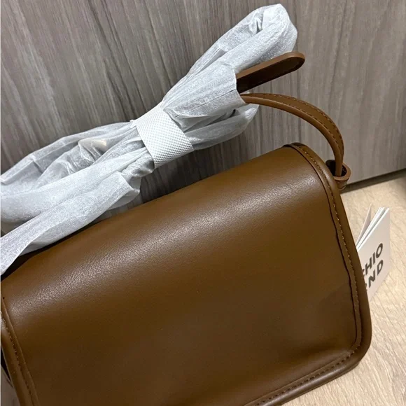 Elegant Brown Crossbody Bag - Picture 4 of 5